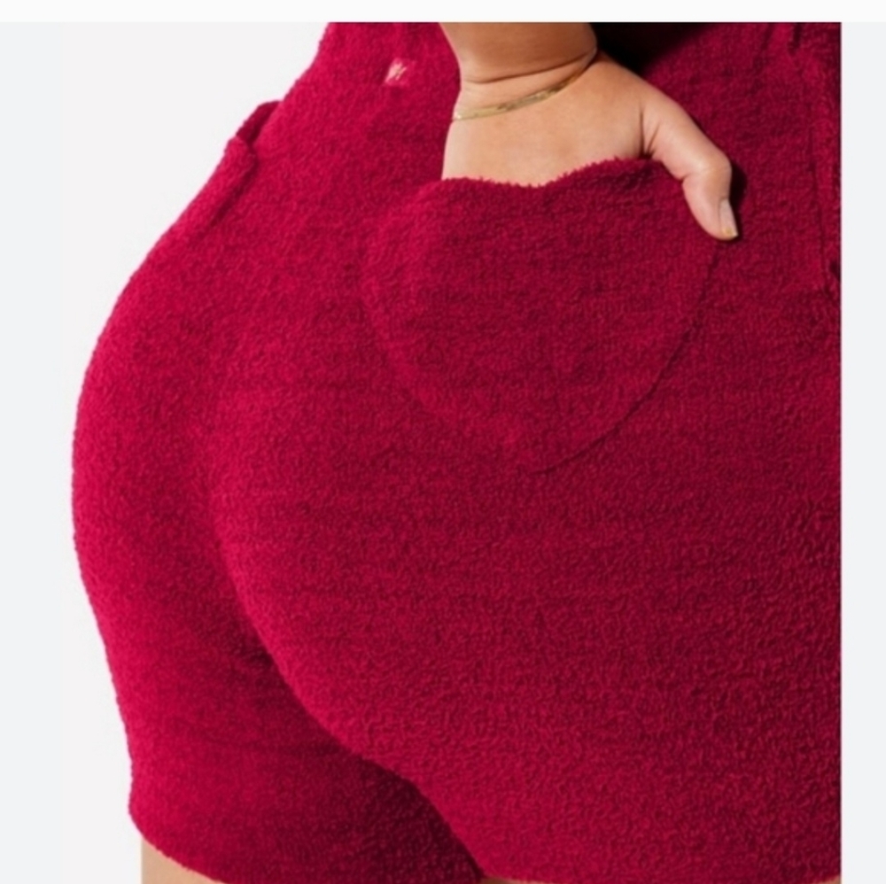 Cozy High-Rise Plush Women's Shorts in Raspberrysz L
